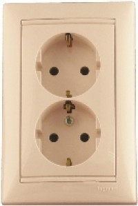  Legrand Valena,  (2-)